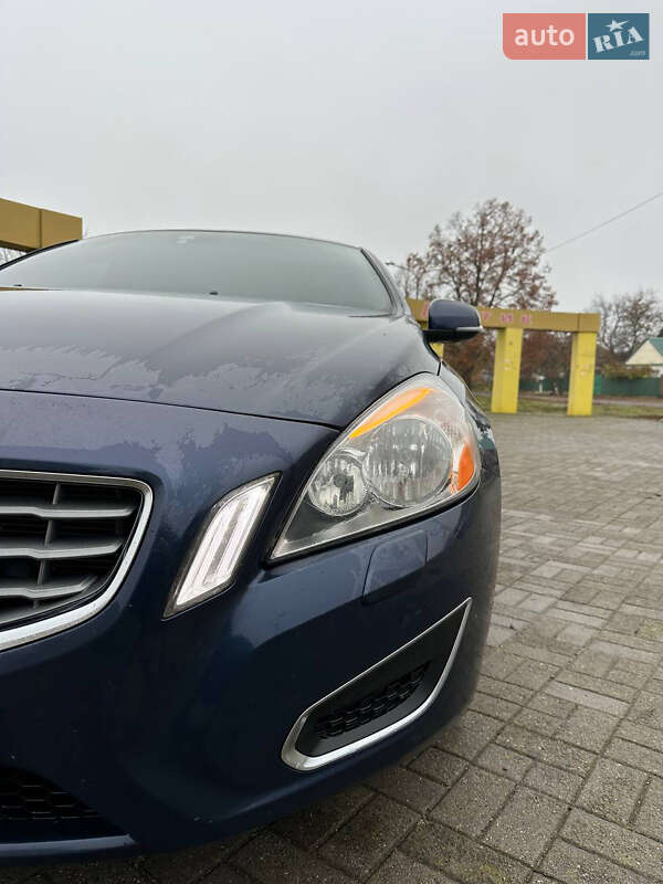 Седан Volvo S60 2013 в Синельниково