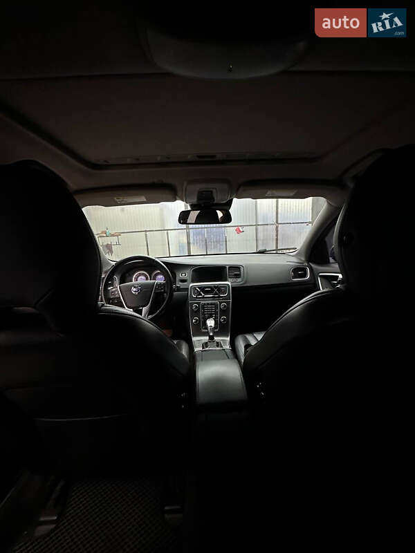 Седан Volvo S60 2013 в Синельниково