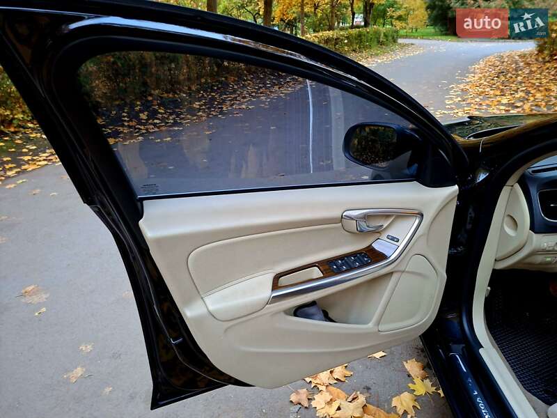 Седан Volvo S60 2012 в Ивано-Франковске