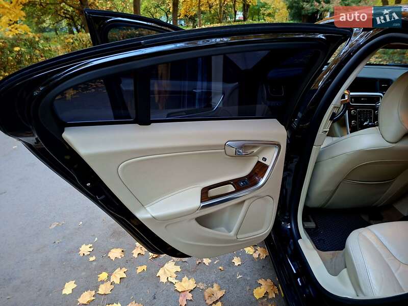 Седан Volvo S60 2012 в Ивано-Франковске