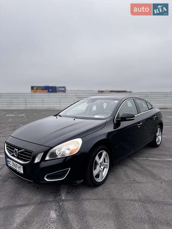 Седан Volvo S60 2013 в Львове