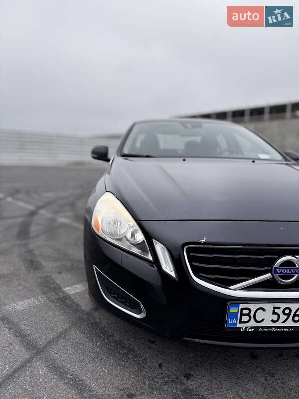 Седан Volvo S60 2013 в Львове
