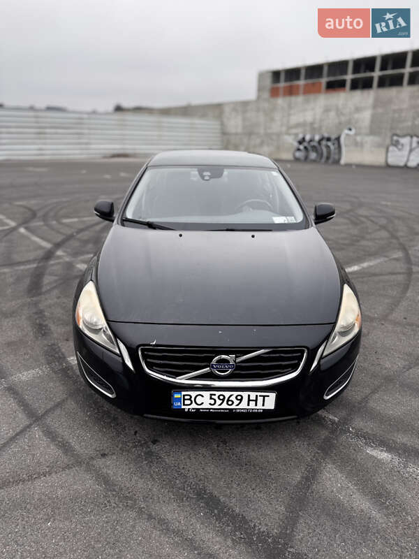 Седан Volvo S60 2013 в Львове