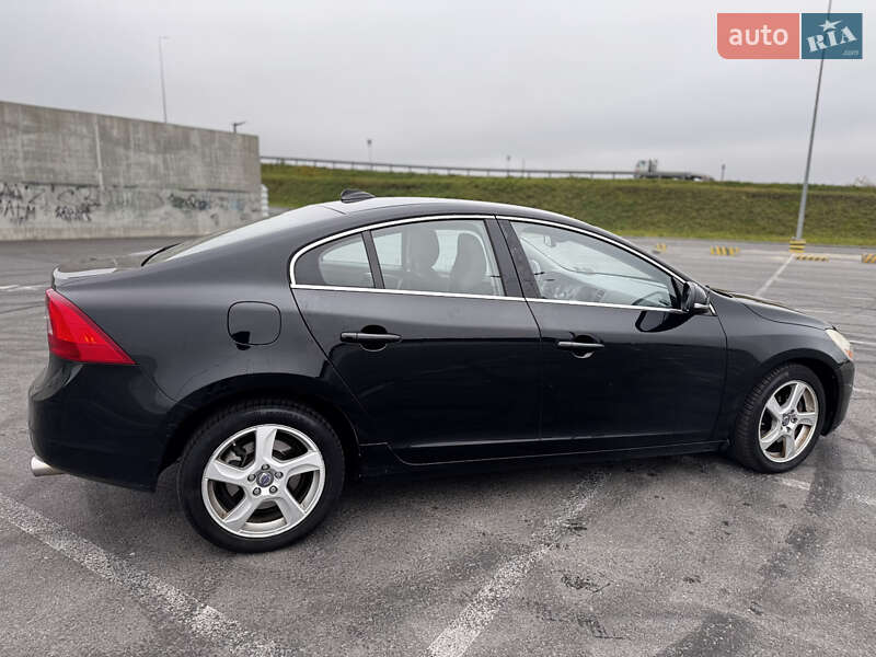 Седан Volvo S60 2013 в Львове