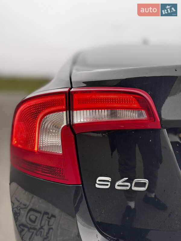 Седан Volvo S60 2013 в Львове