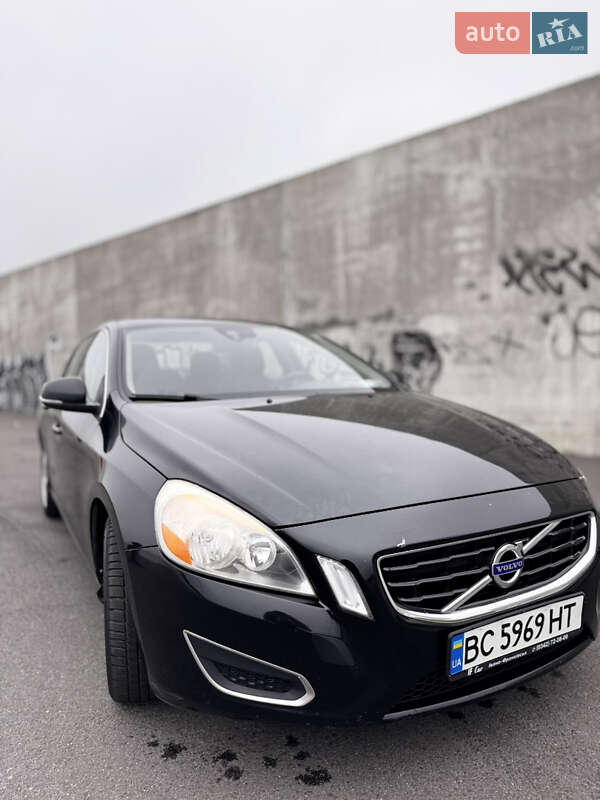 Седан Volvo S60 2013 в Львове
