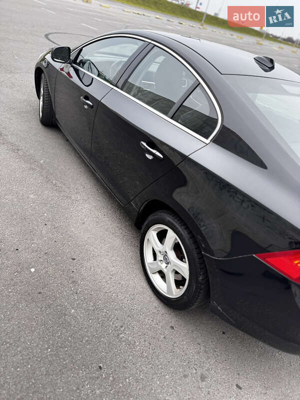 Седан Volvo S60 2013 в Львове
