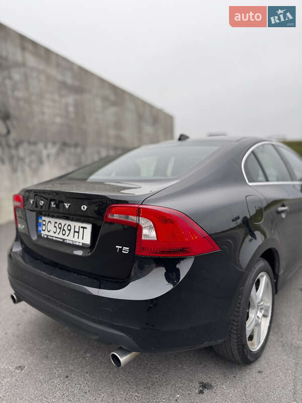 Седан Volvo S60 2013 в Львове