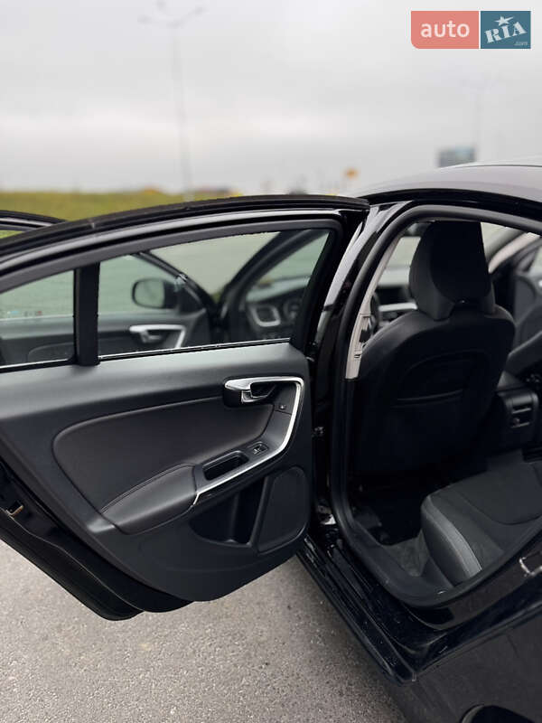 Седан Volvo S60 2013 в Львове