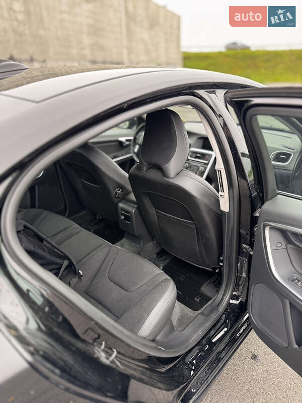 Седан Volvo S60 2013 в Львове