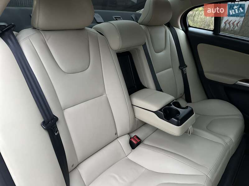 Седан Volvo S60 2016 в Києві