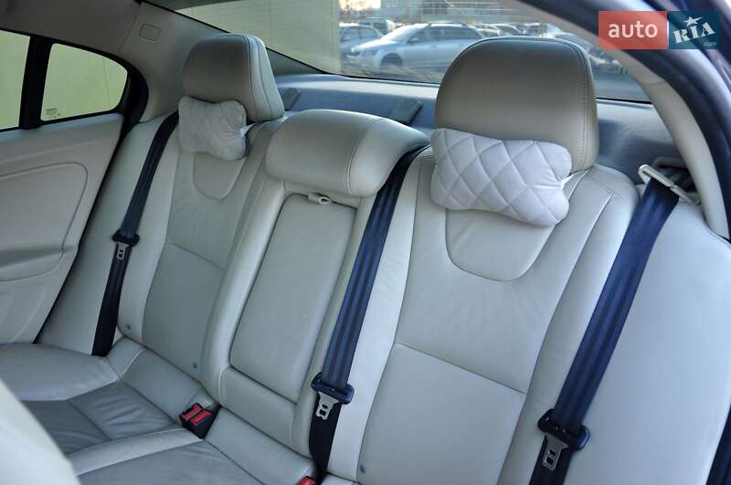 Седан Volvo S60 2012 в Львове