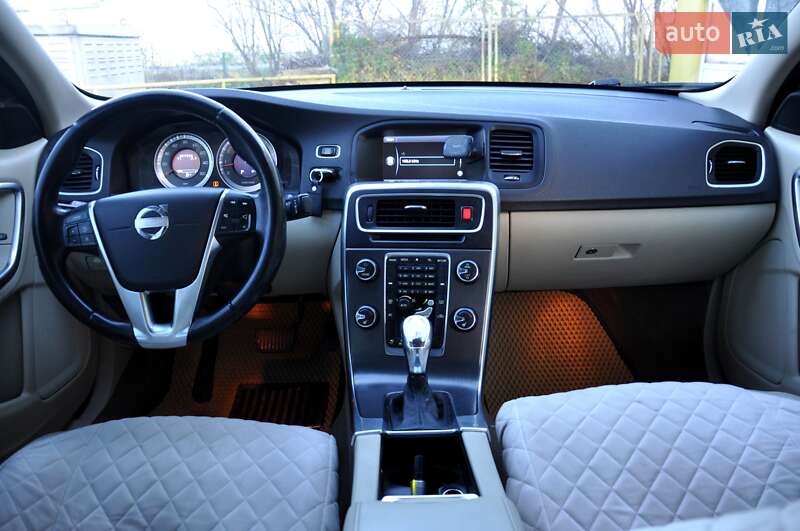 Седан Volvo S60 2012 в Львове