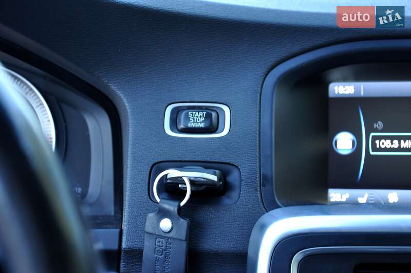 Седан Volvo S60 2012 в Львове