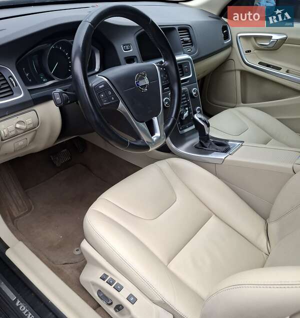 Седан Volvo S60 2015 в Отынии фото 3 Седан Volvo S60 2015 в Отынии