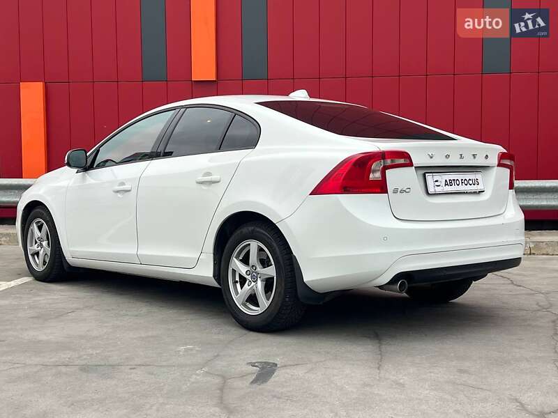 Седан Volvo S60 2015 в Києві