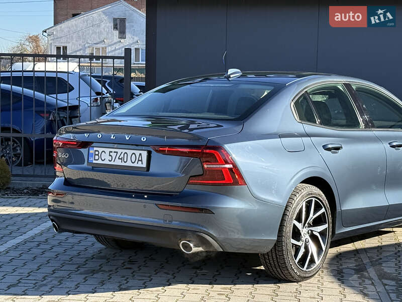 Седан Volvo S60 2019 в Львові