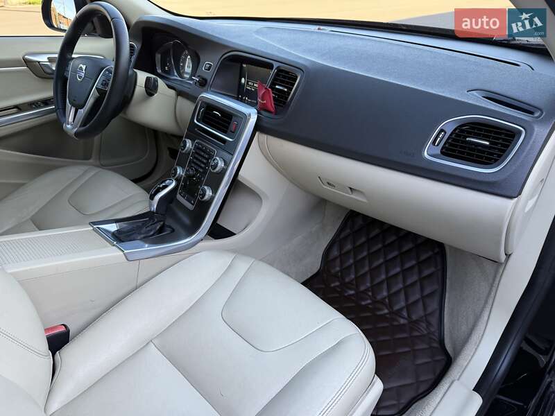 Седан Volvo S60 2015 в Борисполе