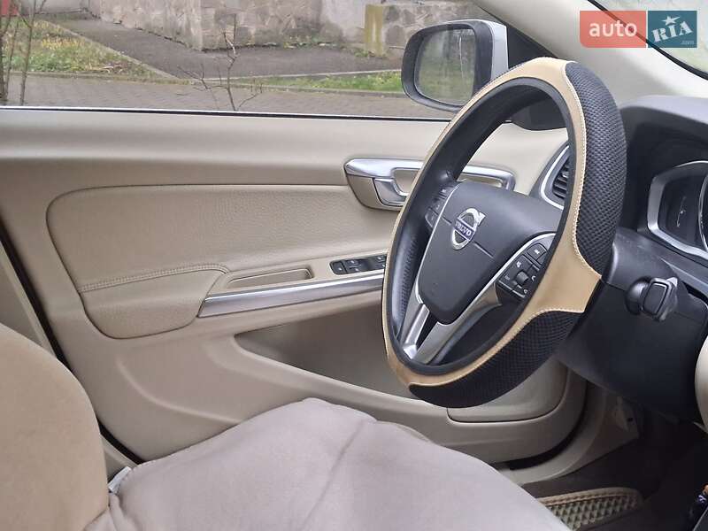 Седан Volvo S60 2013 в Тернополі