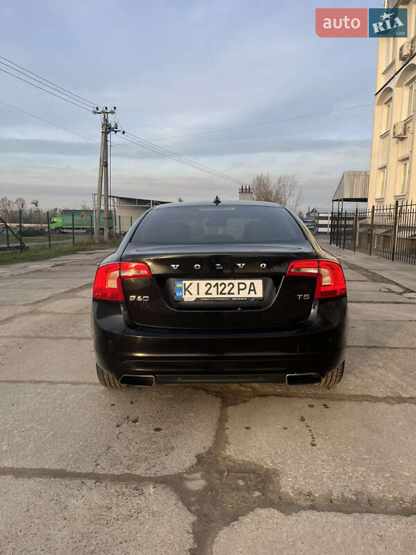Седан Volvo S60 2016 в Киеве