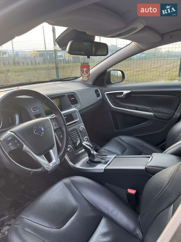 Седан Volvo S60 2016 в Киеве