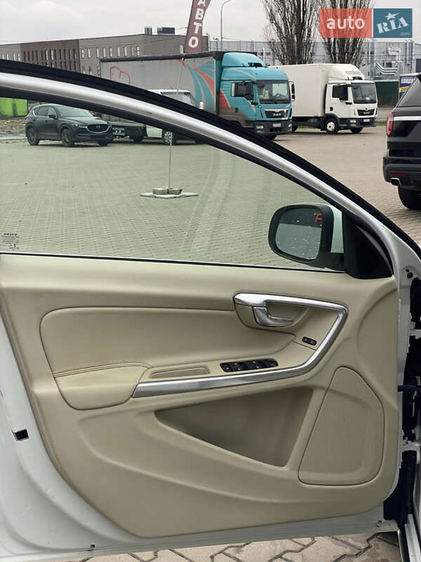 Седан Volvo S60 2014 в Києві фото 22 Седан Volvo S60 2014 в Києві