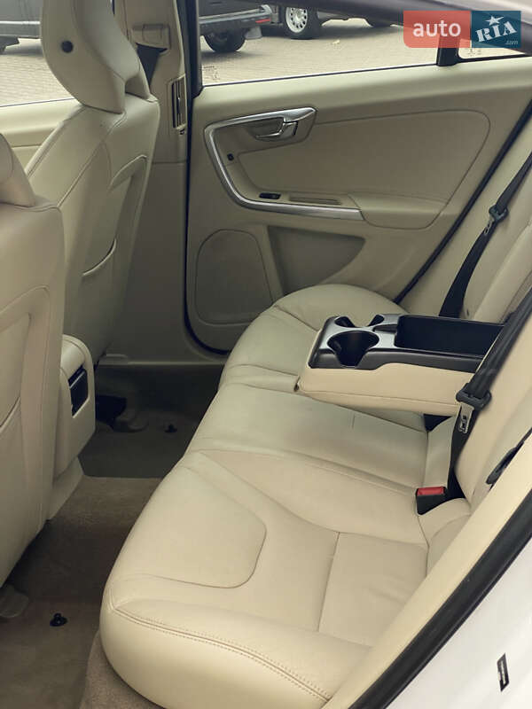 Седан Volvo S60 2014 в Києві фото 31 Седан Volvo S60 2014 в Києві