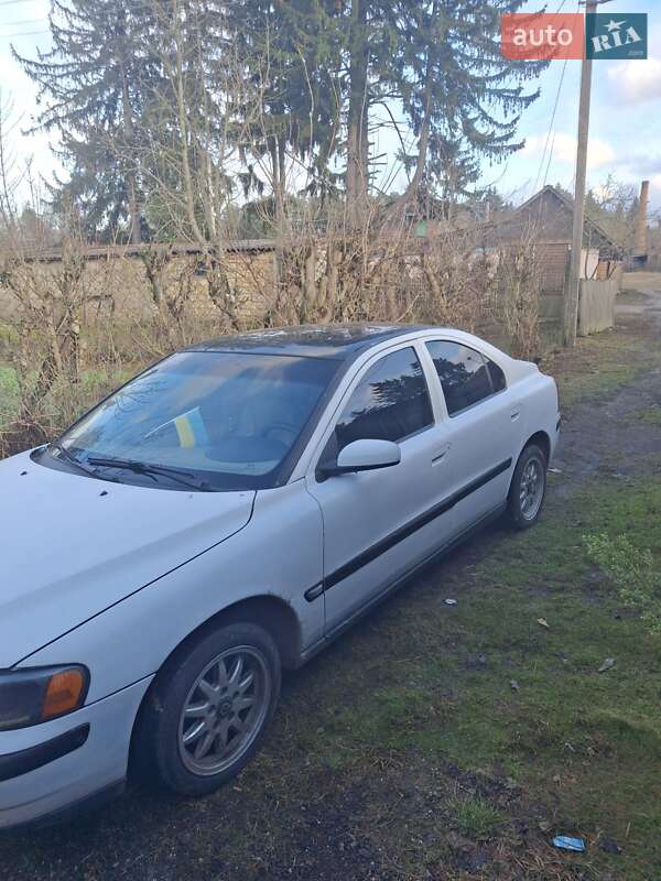 Седан Volvo S60 2002 в Лугинах