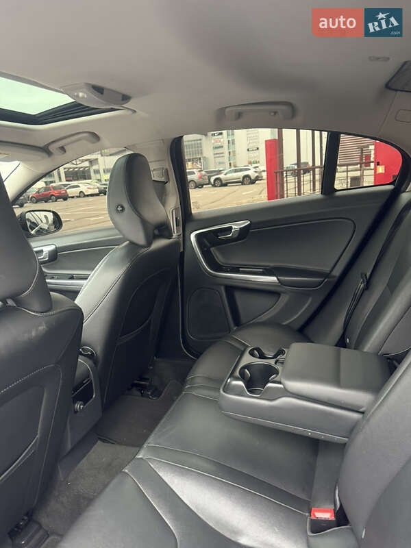Седан Volvo S60 2015 в Києві фото 14 Седан Volvo S60 2015 в Києві