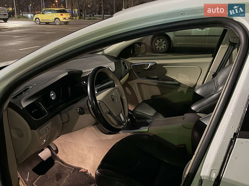 Седан Volvo S60 2014 в Киеве фото 12 Седан Volvo S60 2014 в Киеве