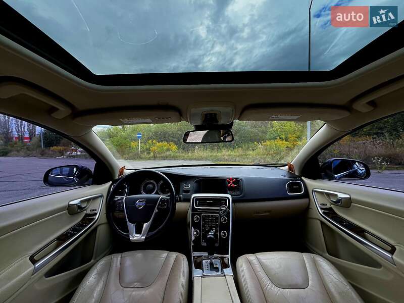 Седан Volvo S60 2012 в Ивано-Франковске