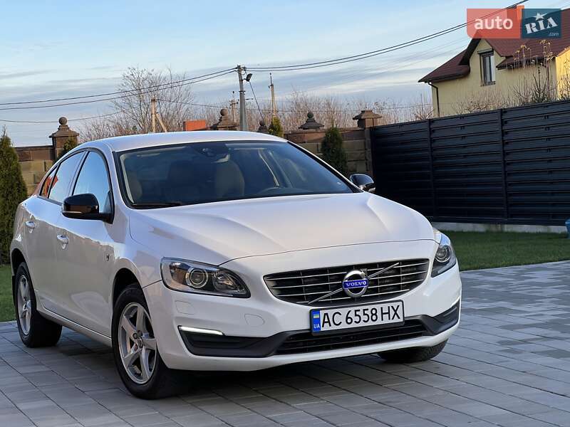 Седан Volvo S60 2015 в Луцке