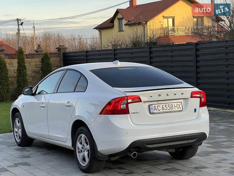 Седан Volvo S60 2015 в Луцке