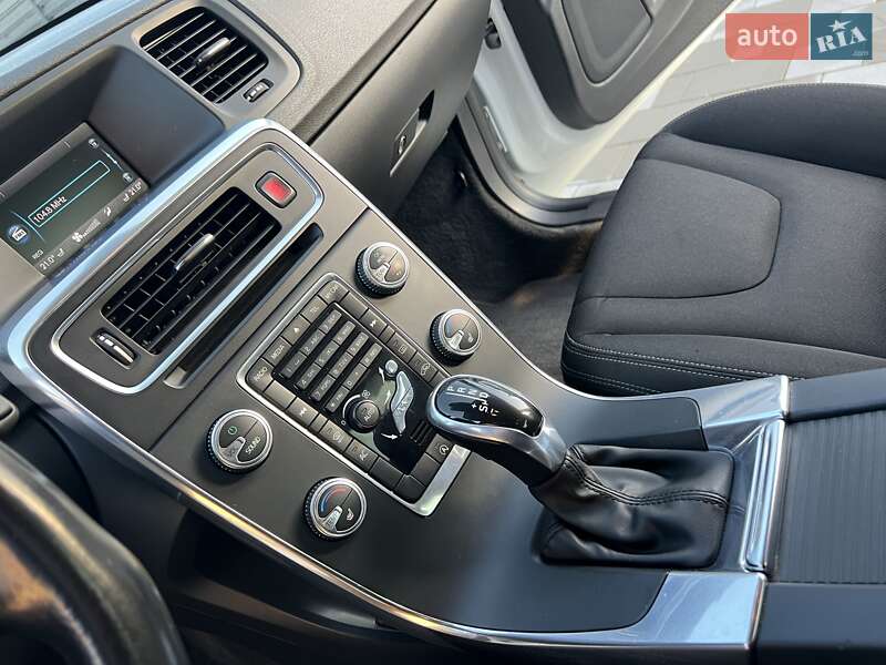 Седан Volvo S60 2015 в Луцке