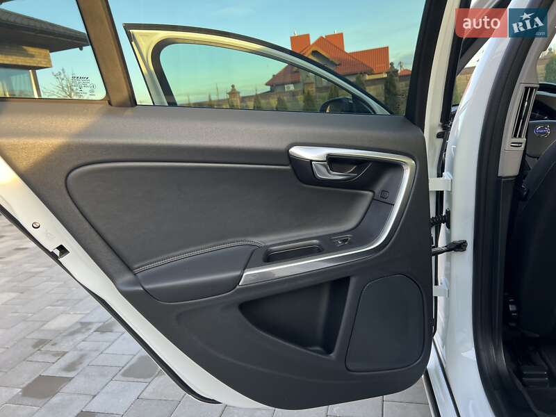 Седан Volvo S60 2015 в Луцке