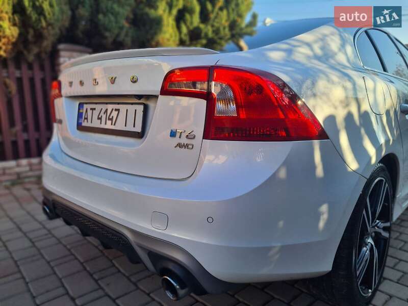 Седан Volvo S60 2015 в Ивано-Франковске