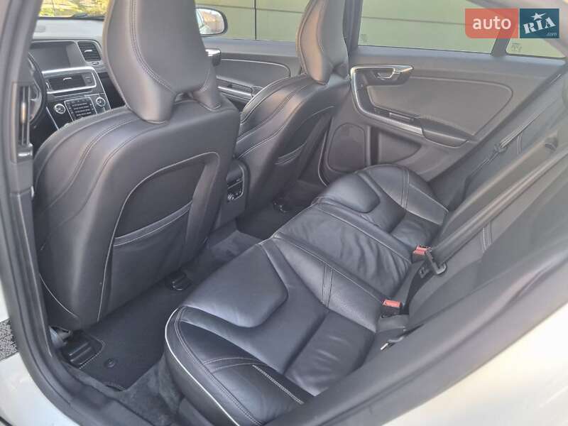 Седан Volvo S60 2015 в Ивано-Франковске