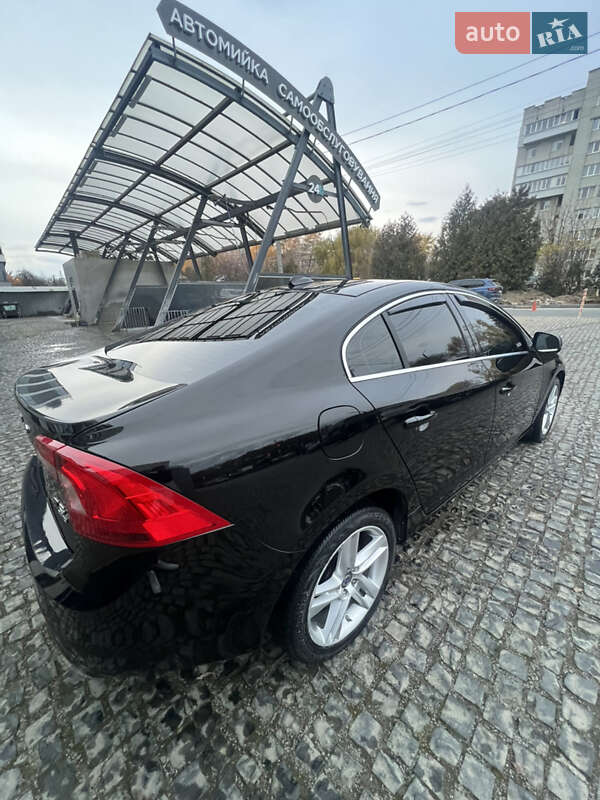 Седан Volvo S60 2014 в Львове