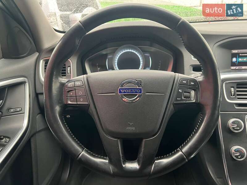 Седан Volvo S60 2015 в Киеве