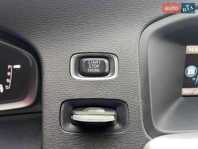 Седан Volvo S60 2015 в Киеве