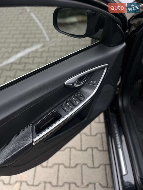 Седан Volvo S60 2012 в Киеве