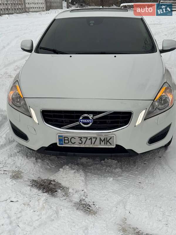 Седан Volvo S60 2013 в Новояворовске