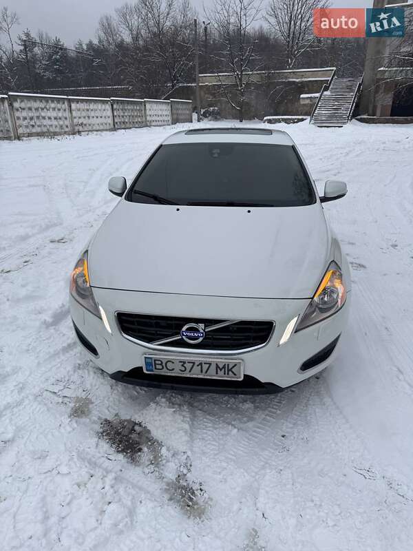 Седан Volvo S60 2013 в Новояворовске