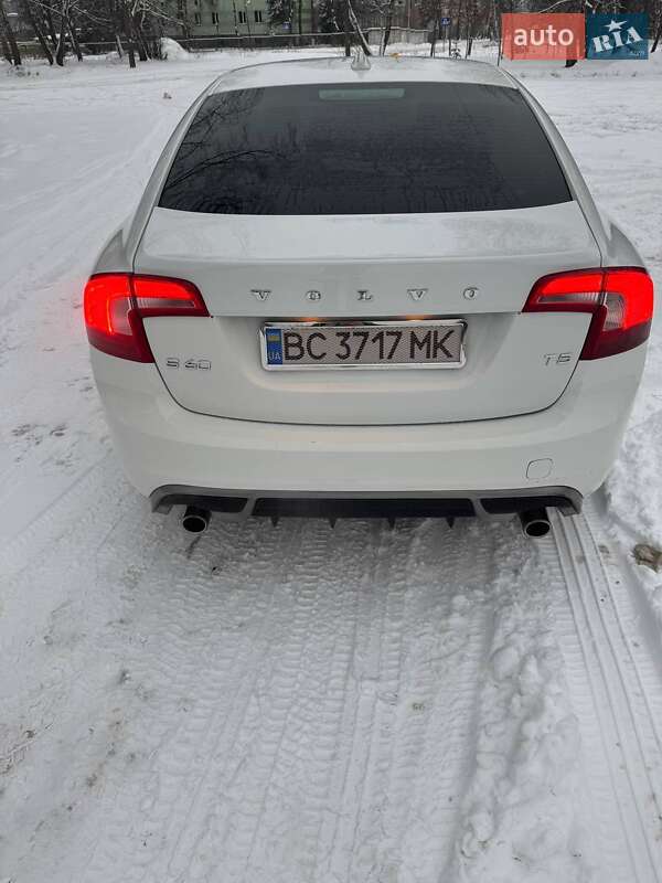 Седан Volvo S60 2013 в Новояворовске