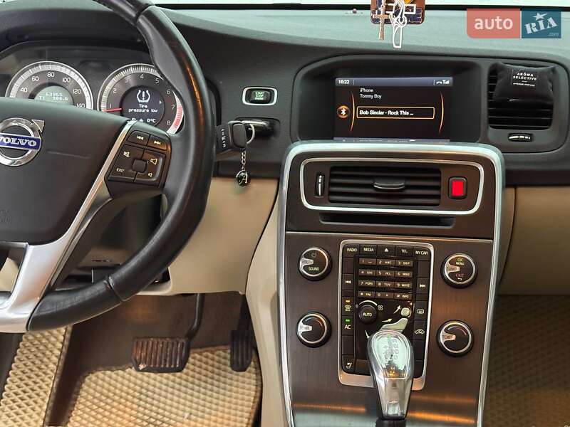 Седан Volvo S60 2013 в Новояворовске