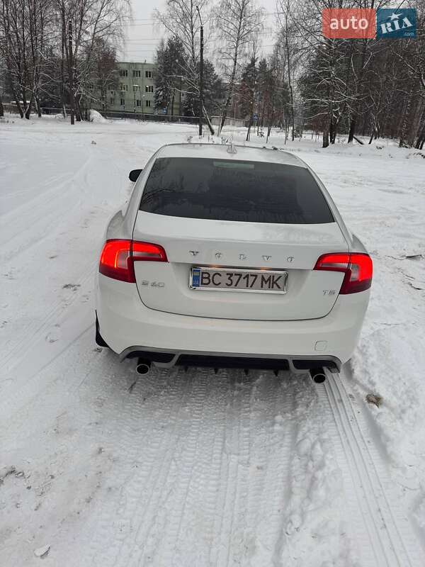 Седан Volvo S60 2013 в Новояворовске