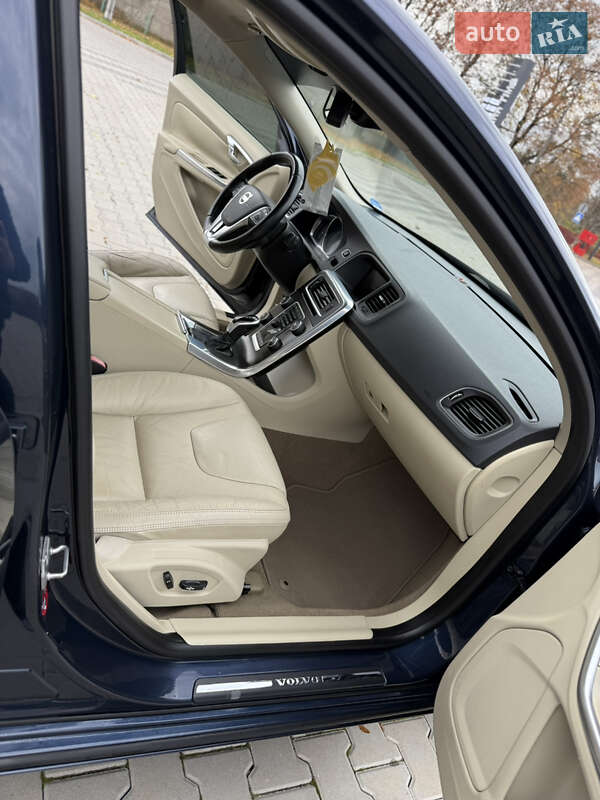 Седан Volvo S60 2014 в Нововолынске