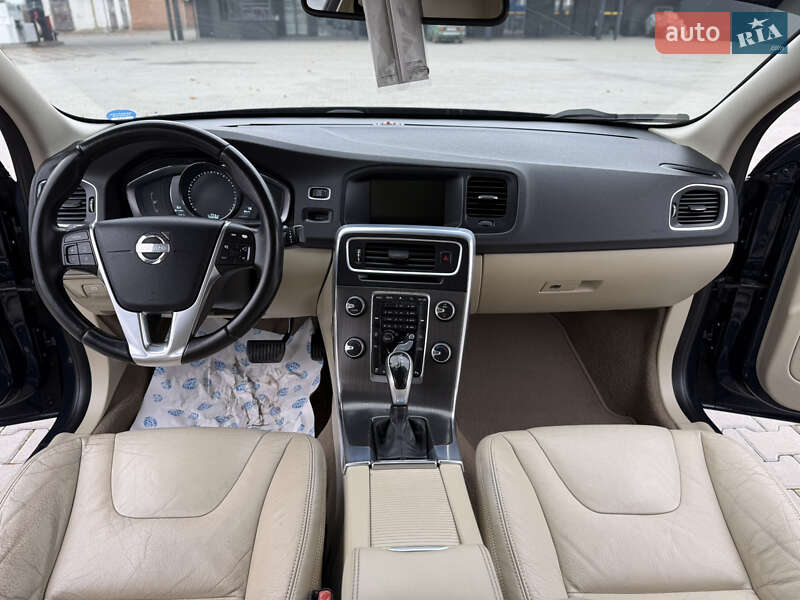 Седан Volvo S60 2014 в Нововолынске