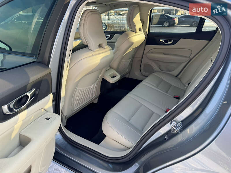 Седан Volvo S60 2019 в Киеве