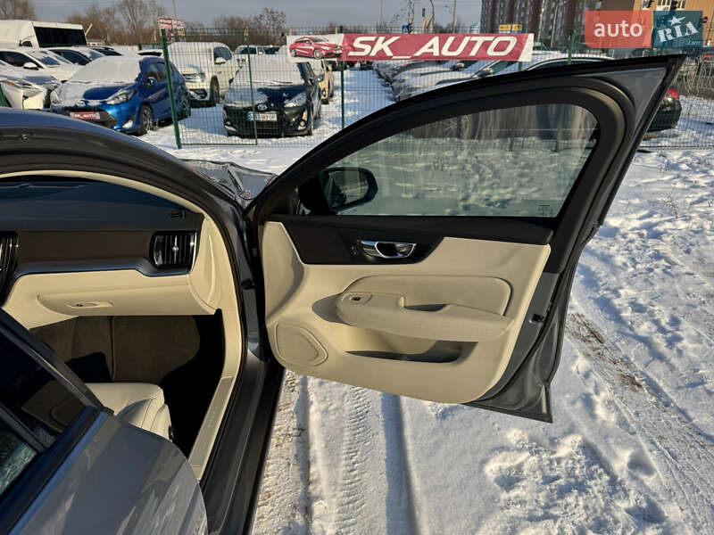 Седан Volvo S60 2019 в Киеве